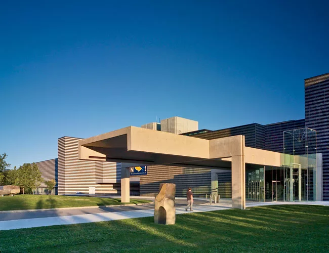 Marcel Breuer's 1971 addition included a 115-foot-long concrete canopy and an education wing clad in horizontal bands of Minnesota granite.
