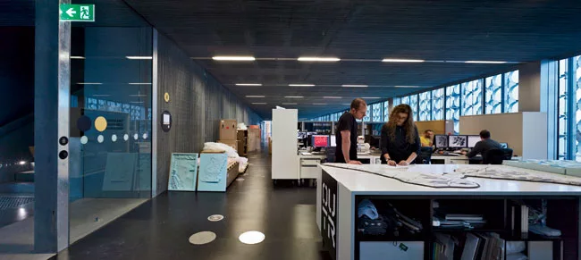 Most floors in the main building offer large 'warehouse' spaces for trans'disciplinary teams of designers to meet and work on changing projects. 