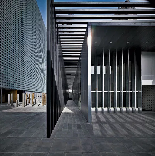 The low archives building offers a visual and functional counterpoint to the tall main building.