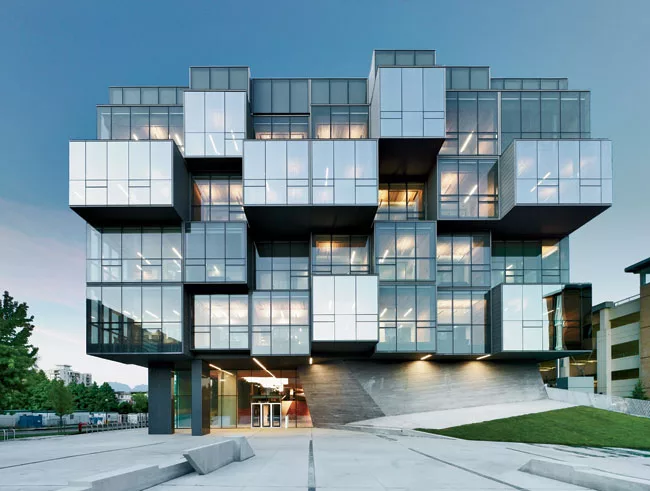  The west facade of the pharmaceutical building provides a showstopping entrance, where glass-clad cubes are pulled out of the volume.
