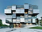  The west facade of the pharmaceutical building provides a showstopping entrance, where glass-clad cubes are pulled out of the volume.
