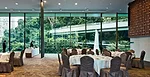 The Jockey Club Hall on the second floor of the main pavilion offers expansive views of the scenery by virtue of 17-foot-high glass window walls extending 110 feet on the east and west elevations.