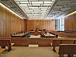 In each courtroom, the architects brought daylight in from two sides and paneled walls with pecan veneer. In most cases, they were able to extend some windows above the ceiling height to bring in extr