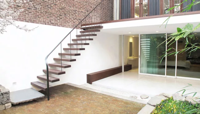 The rear elevation, prior to renovation.