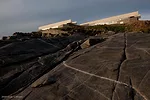 On the first floor, Cristian Undurraga excavated the rocky promontory to give the living area breathtaking views on both sides.