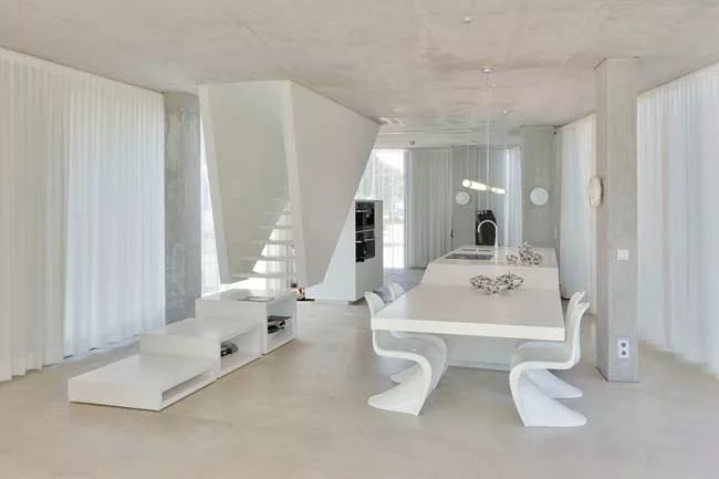 The interior of the H House features an open plan, since concrete columns are moved to the perimeter. The floors and ceiling are concrete as well in this latter-day version of Le Corbusier's Maison Do