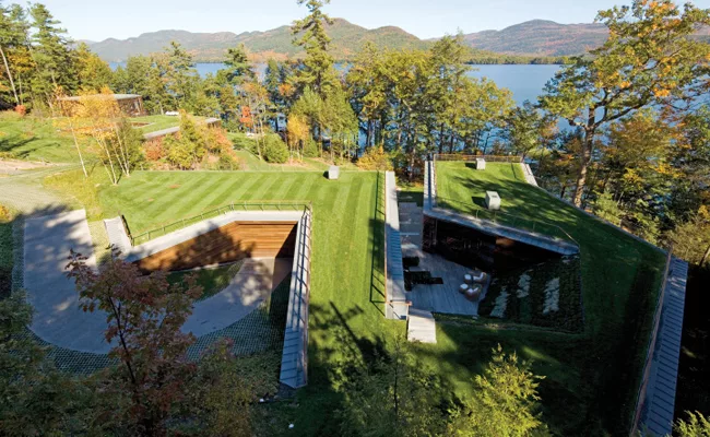 Gluck and his architect-led design-build team created the 10,600-square-foot submerged family house and the 11,100-square-foot recreation building by excavating 14,000 cubic feet of rock from the site