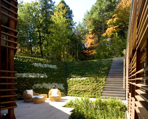 Gluck's work is heavily influenced by his time spent in Japan: the sunken outdoor courtyards envoke the Japanese concept of 'engawa,' an extension of interior spaces outside.