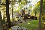 Gluck's work is heavily influenced by his time spent in Japan: the sunken outdoor courtyards envoke the Japanese concept of 'engawa,' an extension of interior spaces outside.