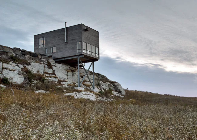 Windows on the sides and front of the house capture ocean views.