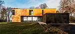 The house is made of two L-shaped volumes, one lying on its 'back' and the other tipped on its 'foot'.