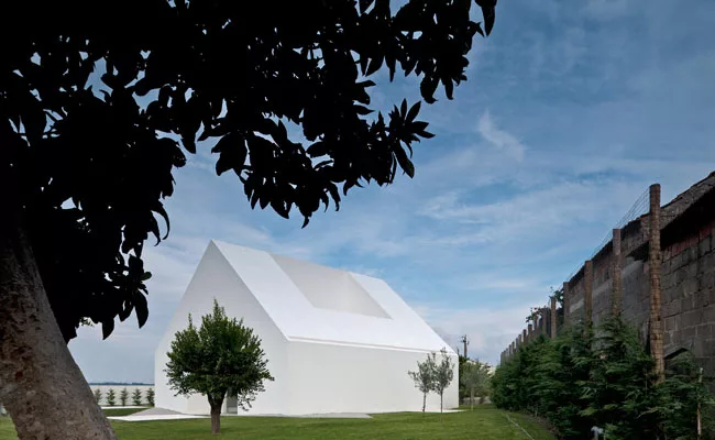 House in Leiria by Aires Mateus | 2011-04-16 | Architectural Record