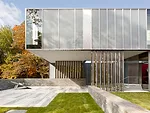 The angular but snaking volumes of the Dutchess County Residence allow indoor and outdoor spaces to overlap'with the bedrooms cantilevering over both the entry and a patio in the rear of the house. Po