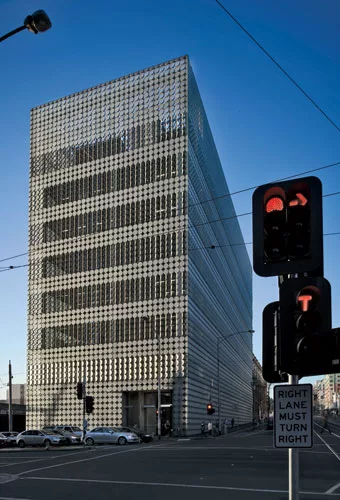 Dynamic Facades: Buildings Show Off New Moves