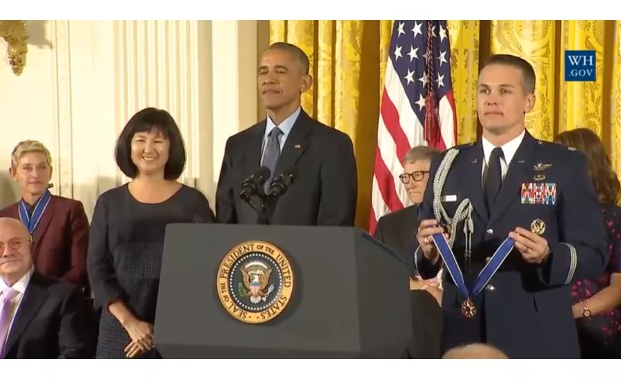 2016-Obama-Presidential-Medal-of-Freedom-Gehry-Lin-4.jpg