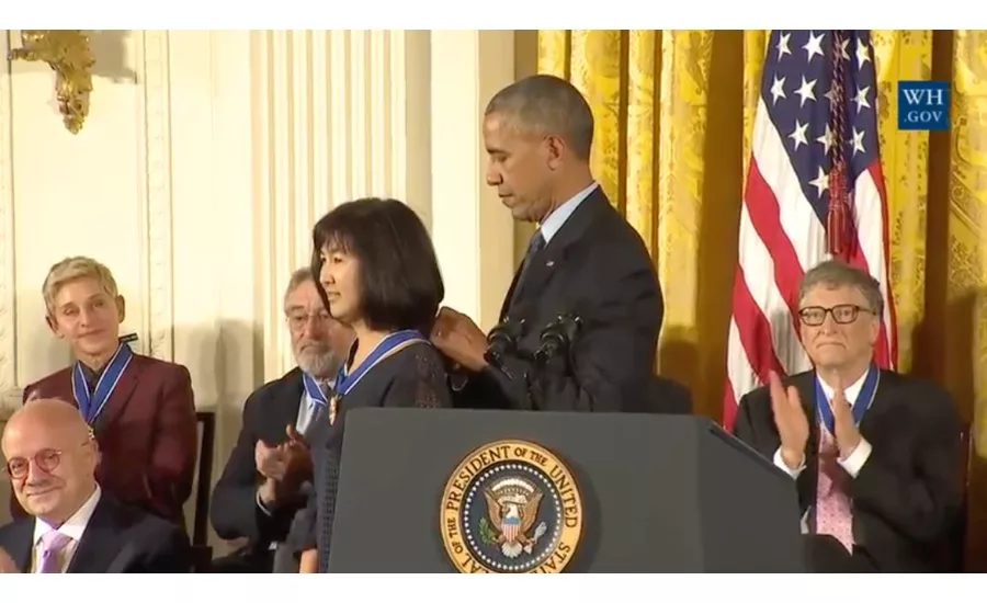 2016-Obama-Presidential-Medal-of-Freedom-Gehry-Lin-5.jpg