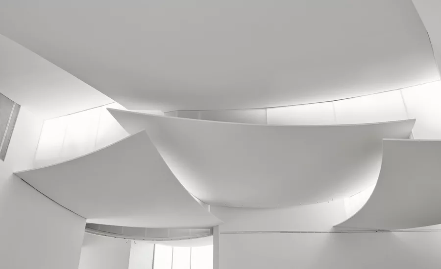 7_Detail-view-of-the-ceiling-of-the-Nancy-and-Rich-Kinder-Building-Photo-by-Peter-Molick.jpg