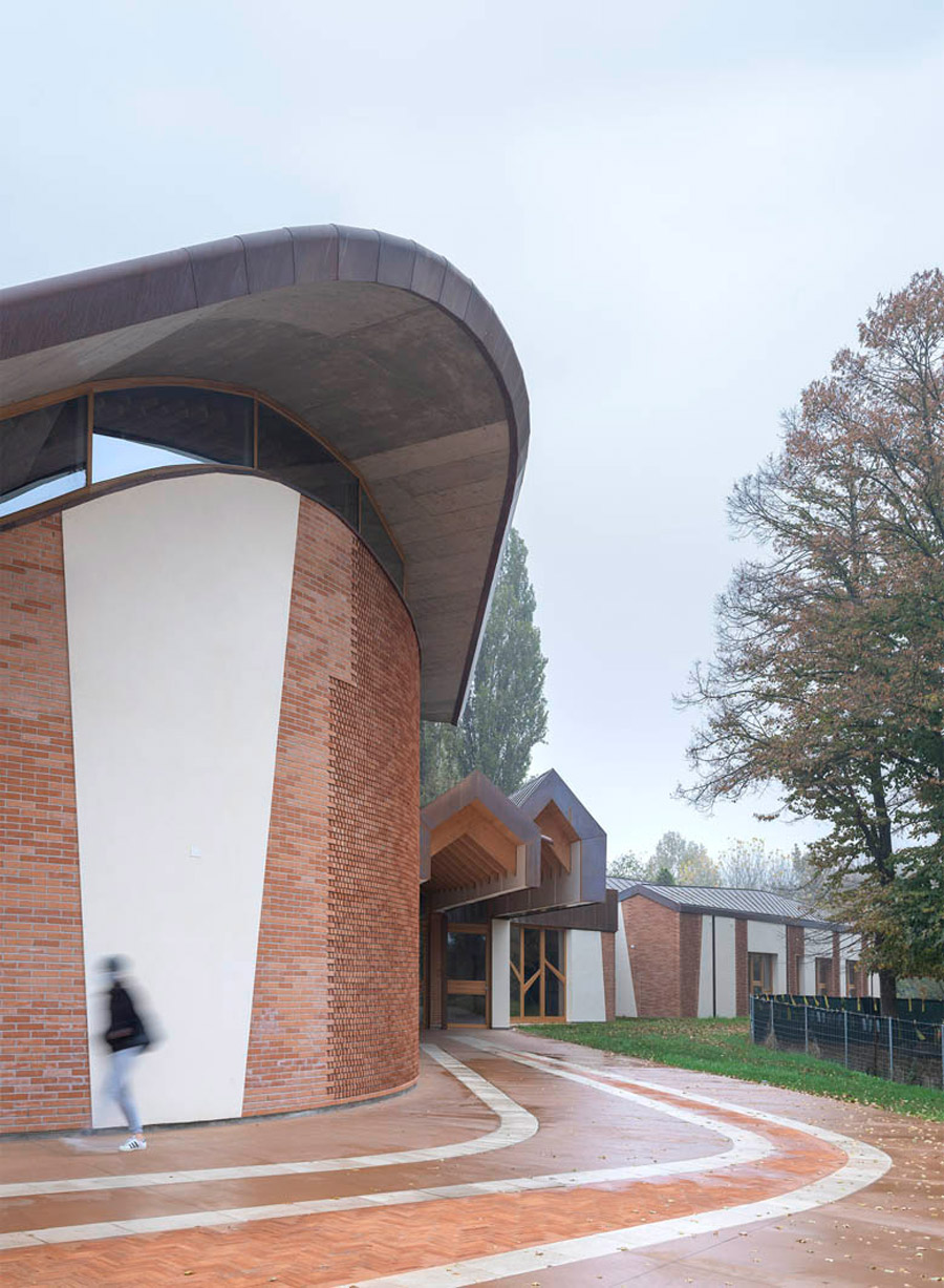 EMBT San Giacomo, Exterior.