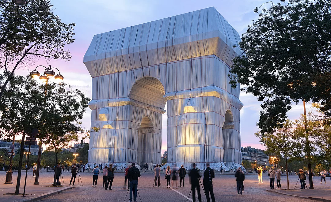 christo-arc-paris-_archrecord_1170_ss_1.jpg