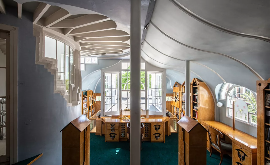 The_Cosmic_House_Sue_Barr_archrecord_1170_ss_2.jpg