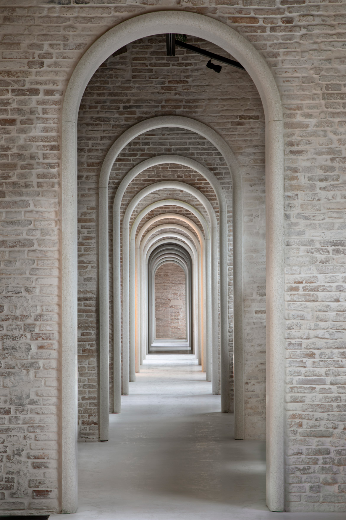 Restored interiors, Enfilade