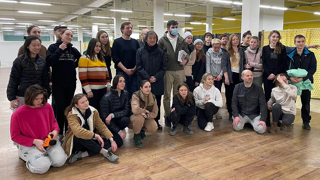 Shigeru Ban with the volunteers who installed the partition system in Poland.