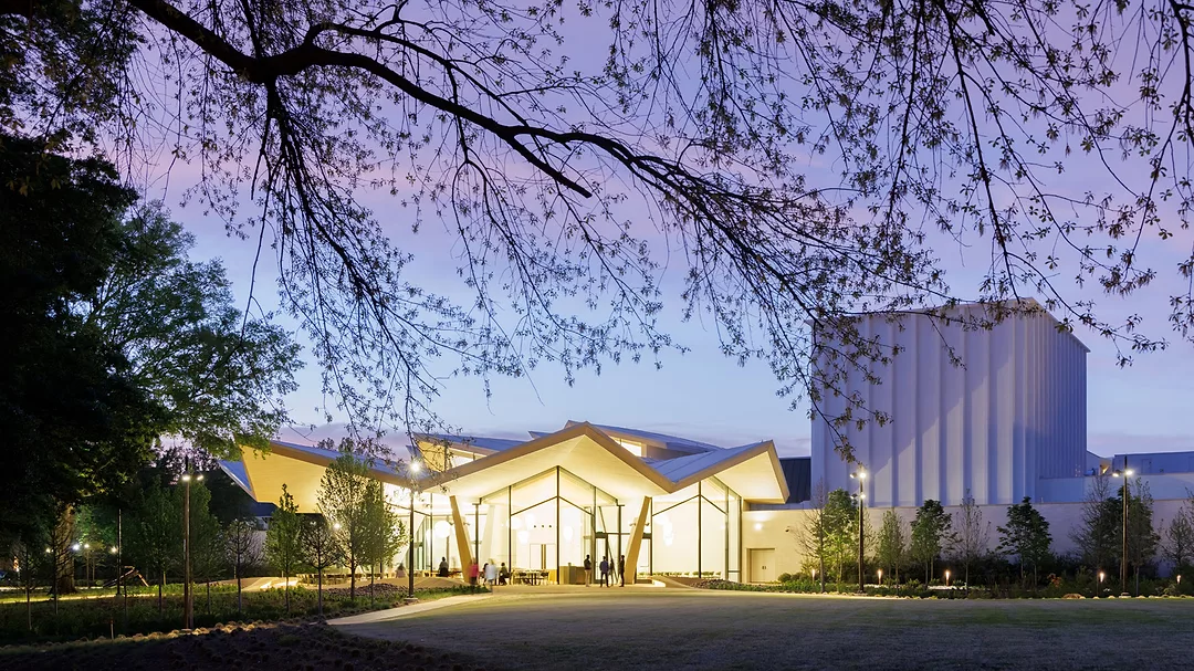 Park entrance to the newly renovated Arkansas Museum of Fine Arts by Studio Gang and SCAPE