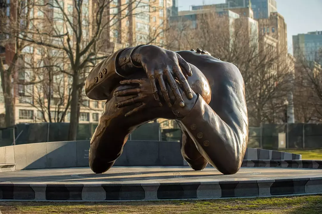 MASS Design Group and Hank Thomas Willis's 'The Embrace' Unveiled at the Boston Common