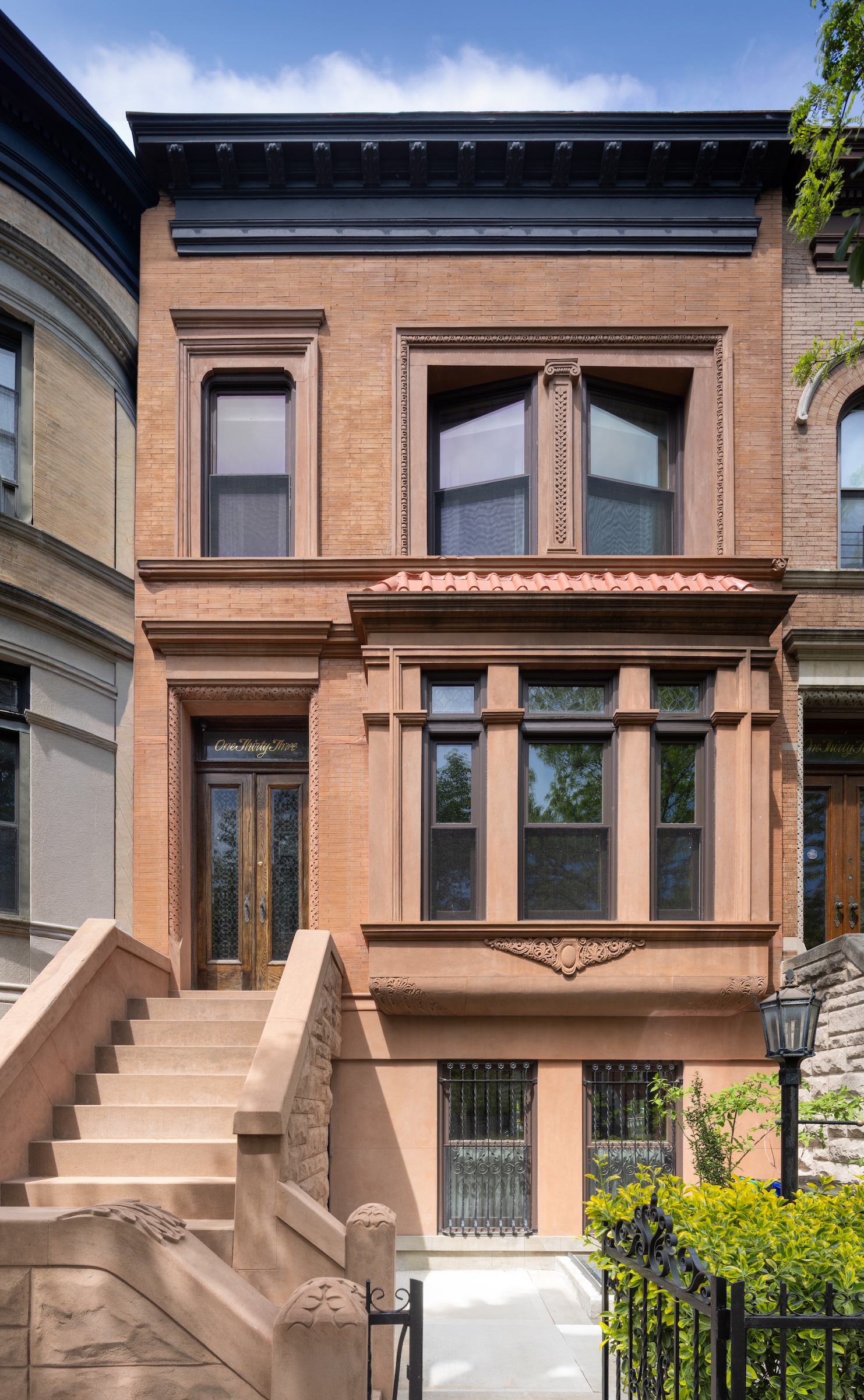 Image of the house's front yard.