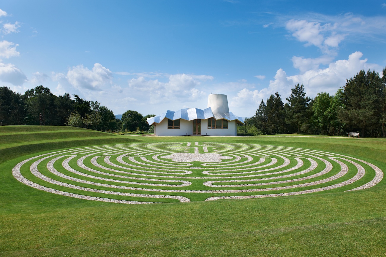 Maggie's Dundee by Frank Gehry, garden design by Arabella Lennox-Boyd, 2003