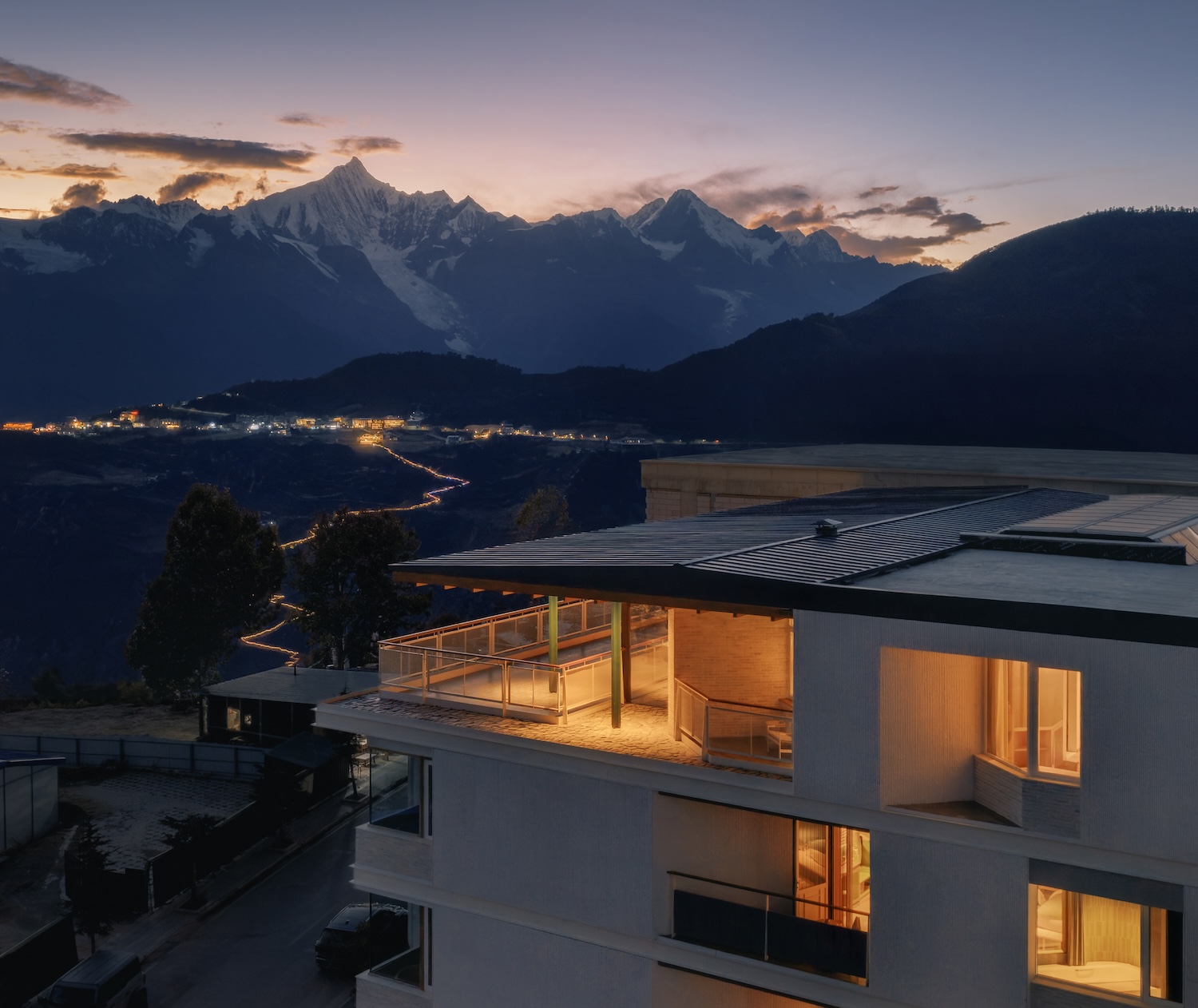 Kawagebo Snow Mountain Hotel 