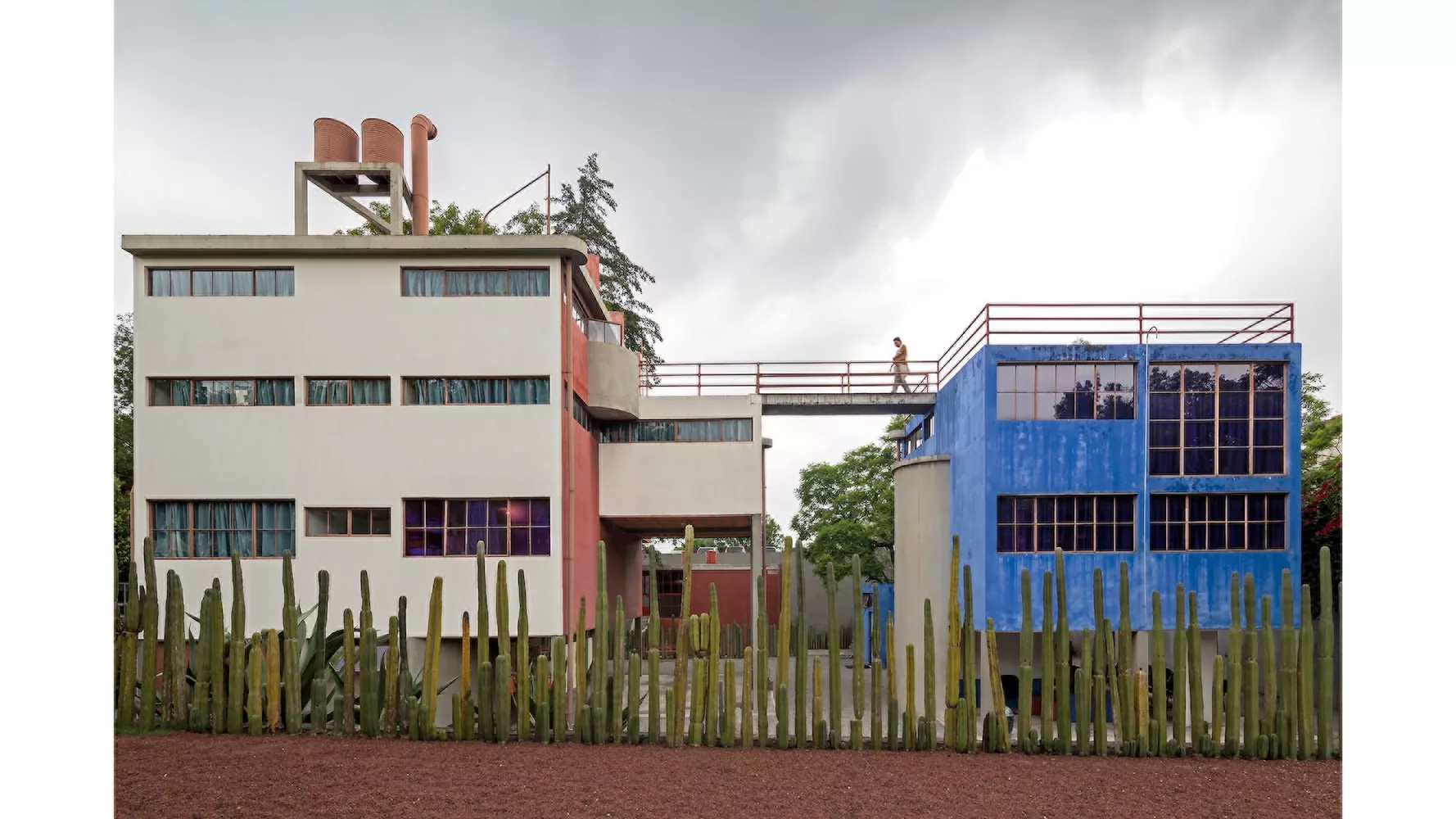 Casa Estudio Diego Rivera y Frida Kahlo (Diego Rivera and Frida Kahlo House and Studio), Mexico City, Mexico, designed by Juan O'Gorman, 1931–32. Photograph by Leonardo Finotti, 2014. © Leonardo Finotti