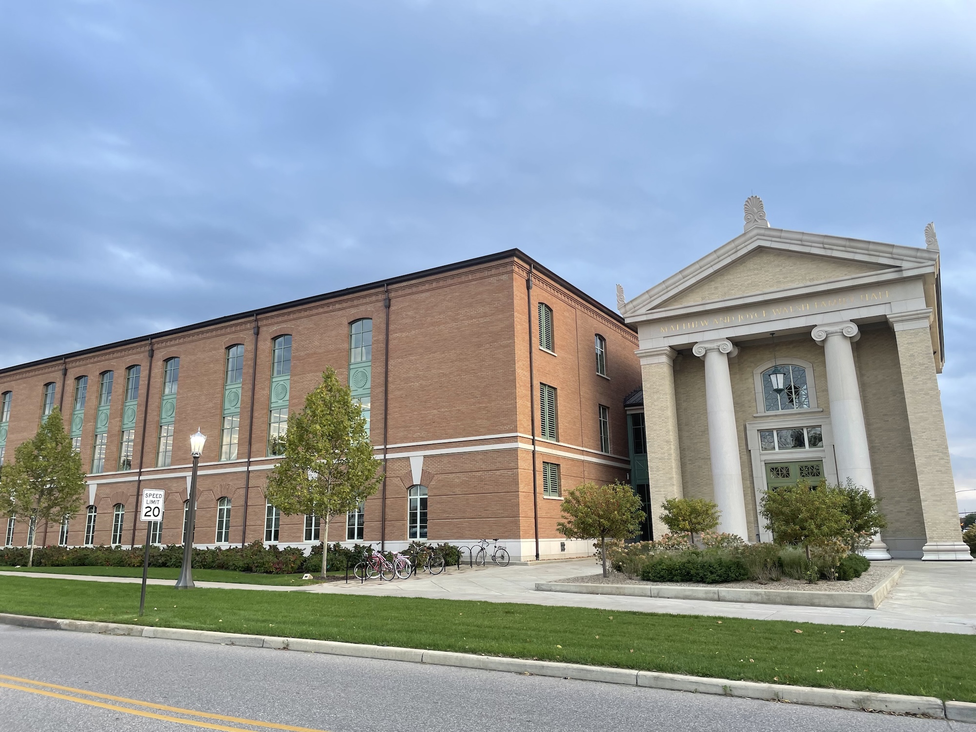 Walsh Hall, Notre Dame