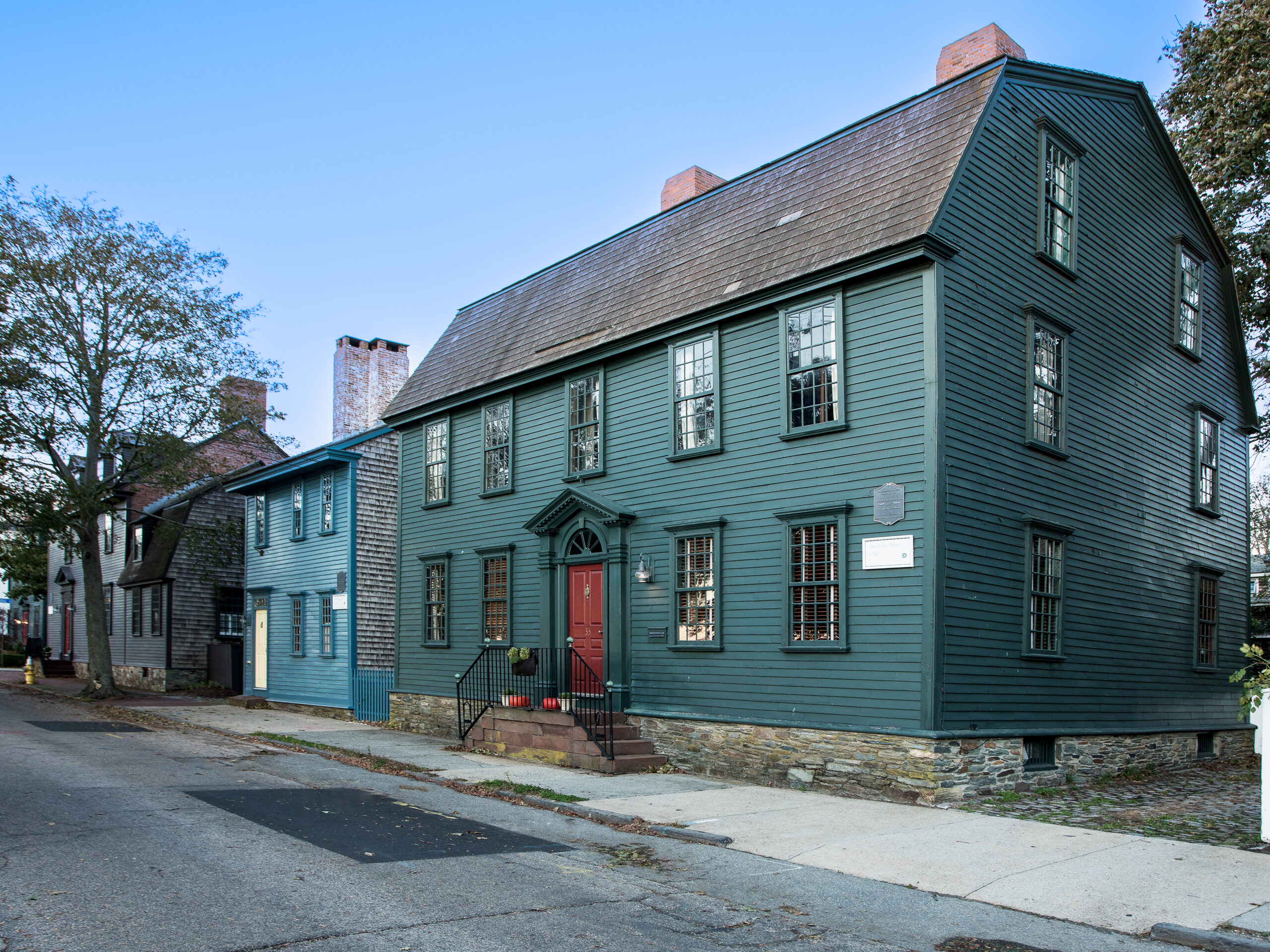 colonial home in newport